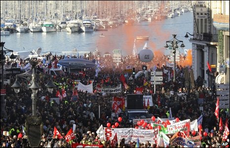 thousands protest in Marseille - BBC